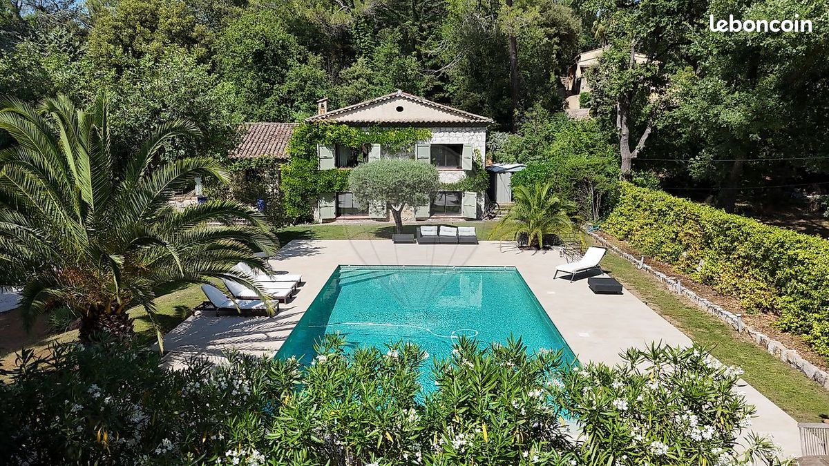 Maison 7 pièces 208 m² · à Roquefort-les-Pins · 208 m² · 1 490 000 €