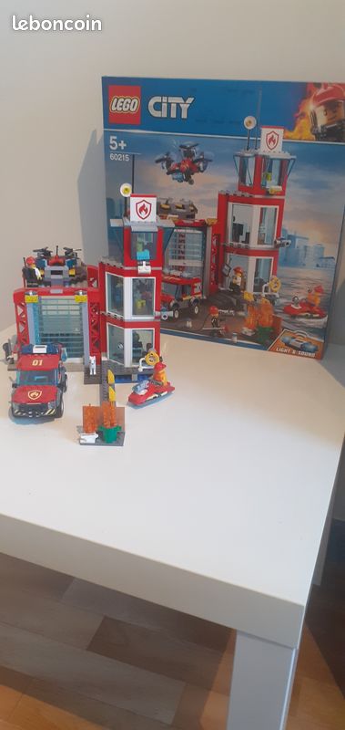 Cddd LEGO CITY Caserne de pompiers 60215 (image 1)