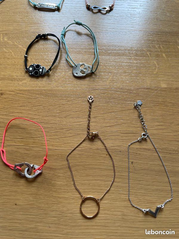 Lot de 20 bracelets fantaisie divers, très bon état (image 2)
