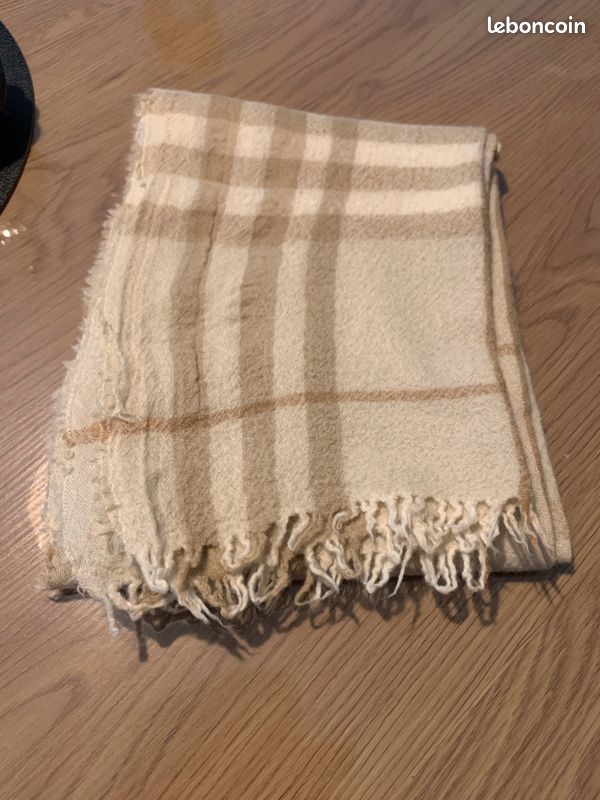Écharpe Burberry (image 1)