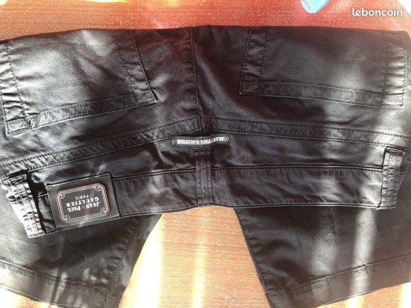 Short noir JEAN'S PAUL GAULTIER taille 27 (image 3)