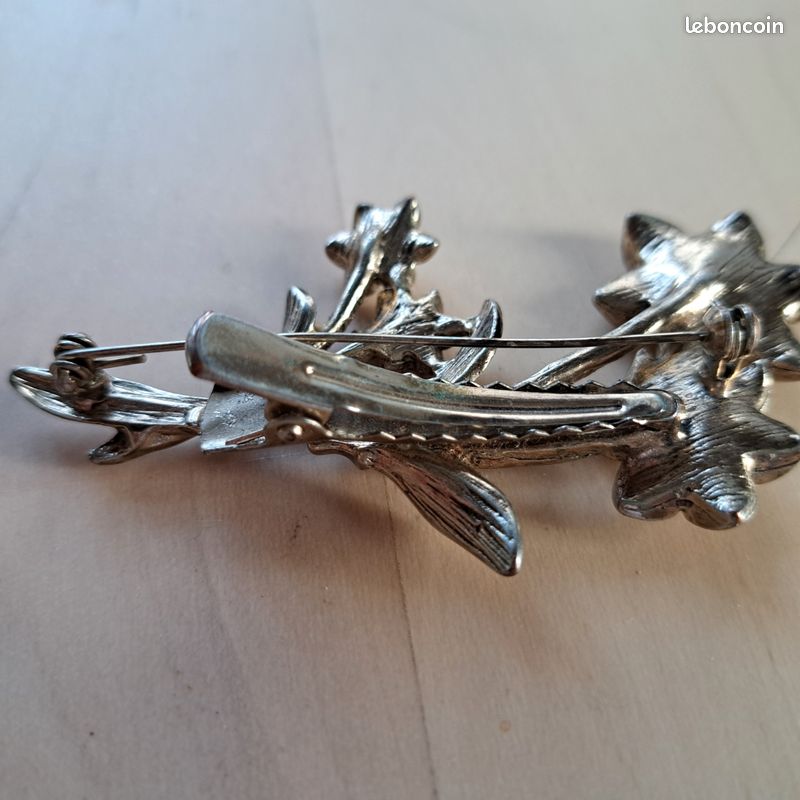Broche Fleur En Argent Et Verrerie Rouge - Occasion, Origine France - Jolie Pièce Vintage