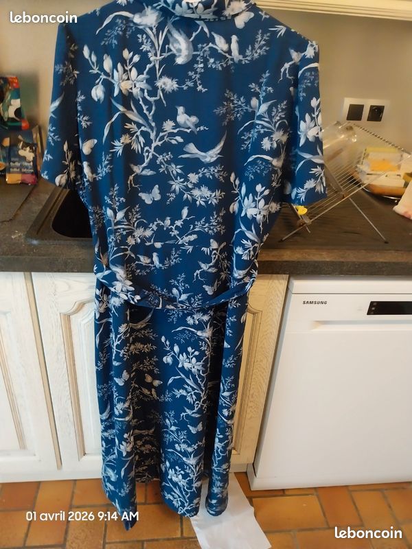 La Robe Ceinturée bleue Claudie Pierlot Détail De Zip sur poches de