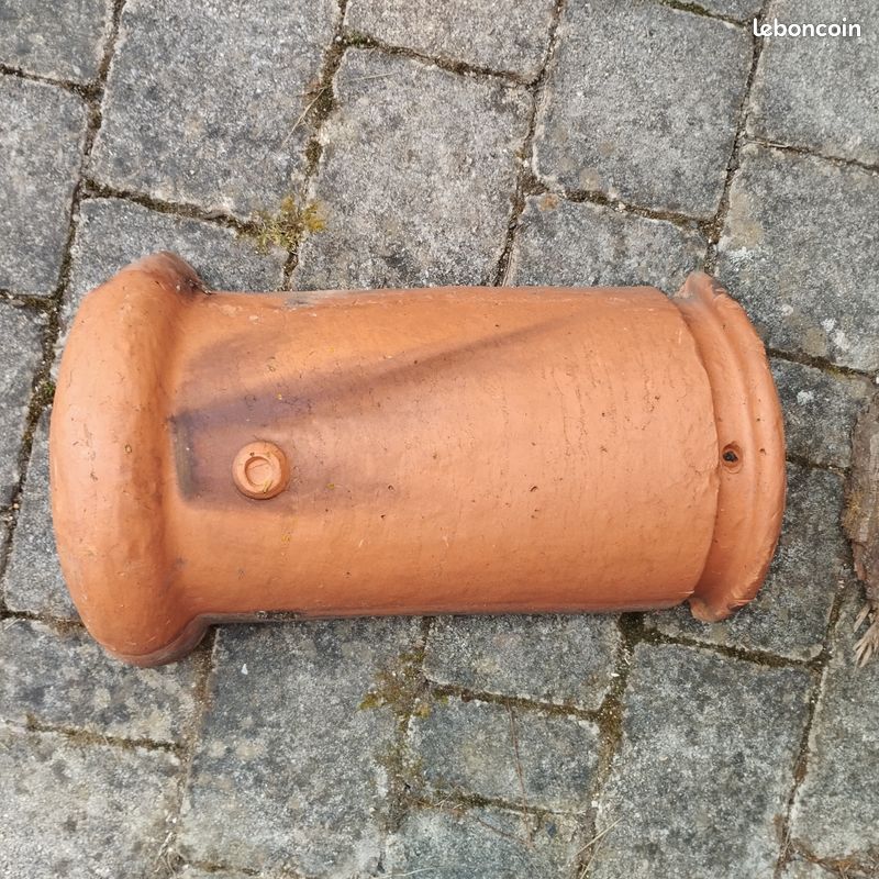 Faitières demi rondes à recouvrement terre cuite naturelle 37 cm x 20.5 cm (image 1)