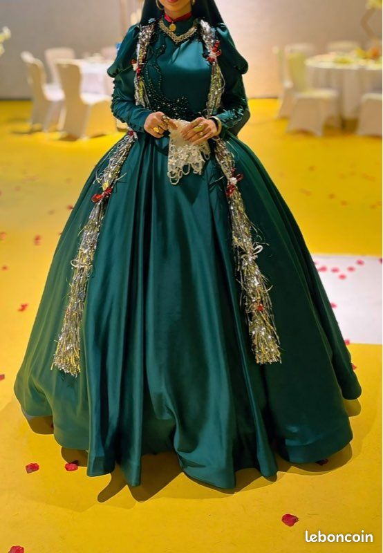 Robe princesse vert satin Vêtements