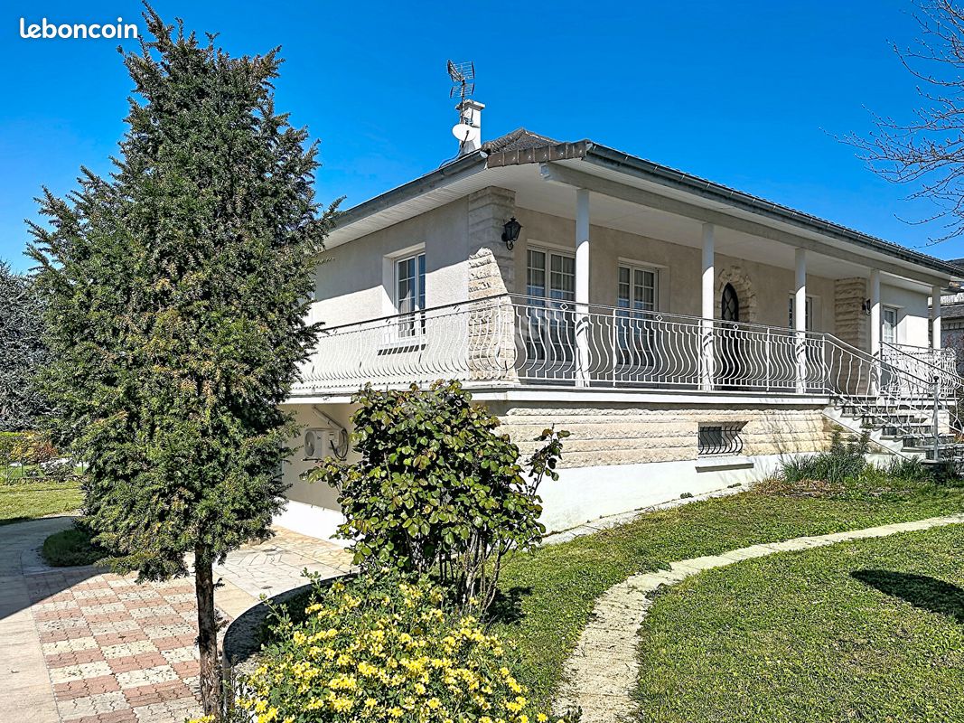 Maison 8 pièces 209 m² · à Buxerolles · 209 m² · 360 600 €
