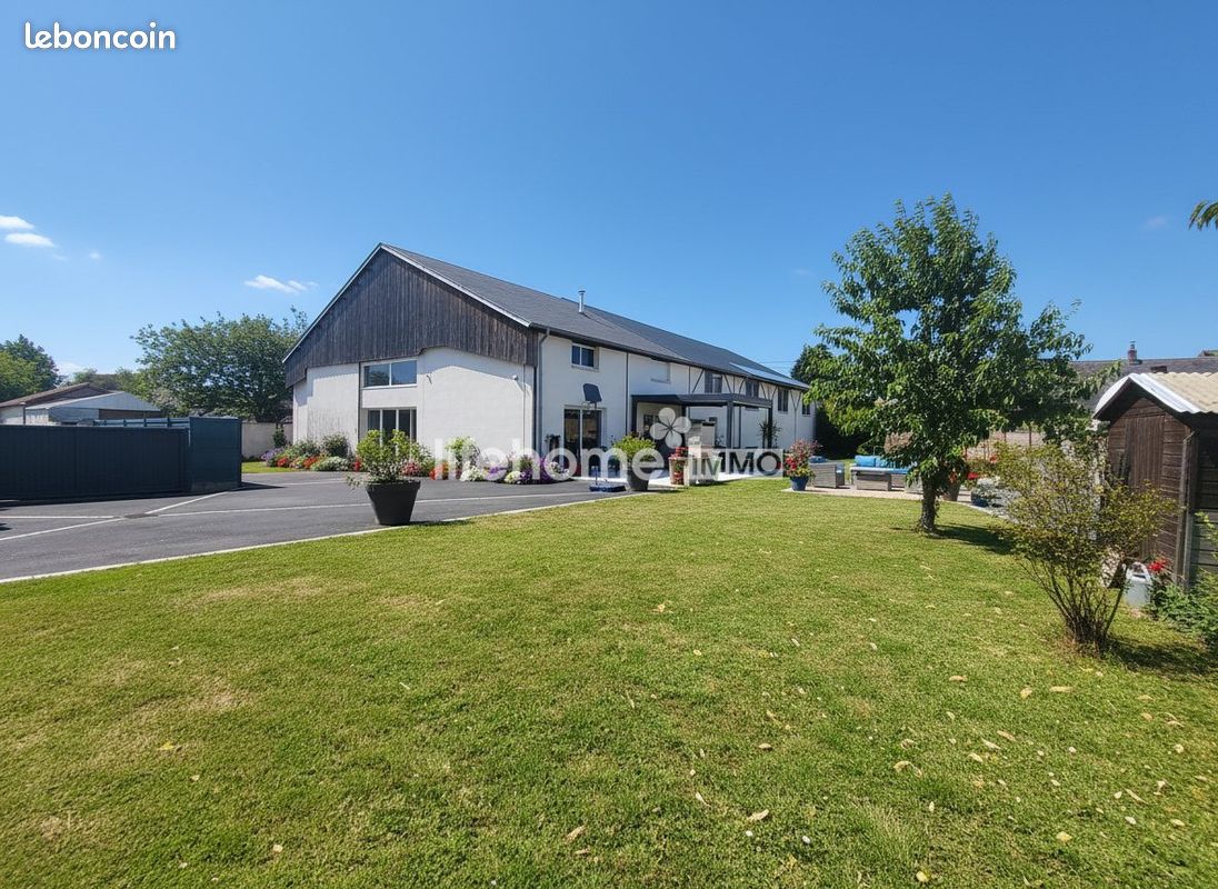 Maison 5 pièces 370 m² · à Châteauroux · 370 m² · 700 000 €