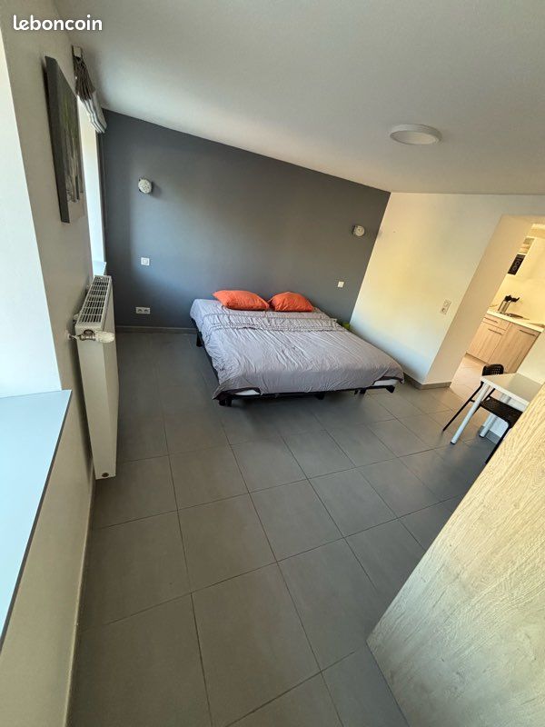 Studio (image 1)