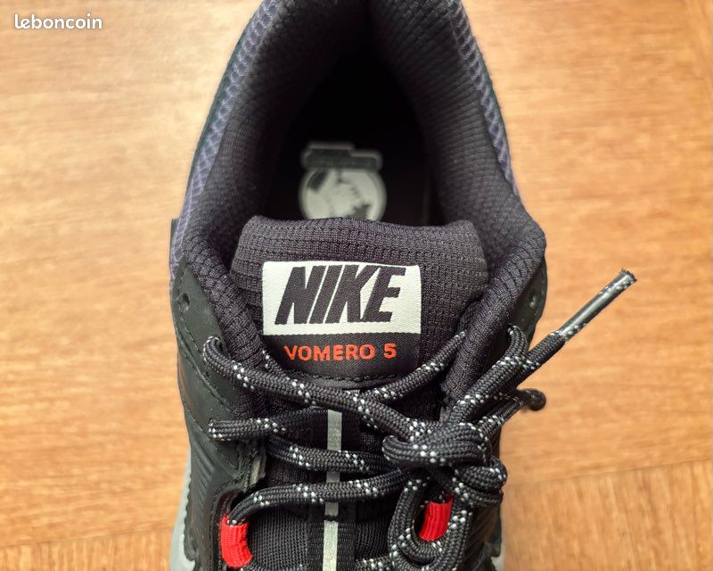Chaussures Nike Zoom Vomero 5 Noir et Rouge (image 9)