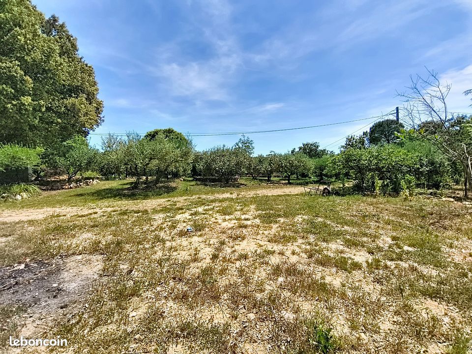 Terrain 575 m² · à Flassans-sur-Issole · 575 m² · 119 000 €
