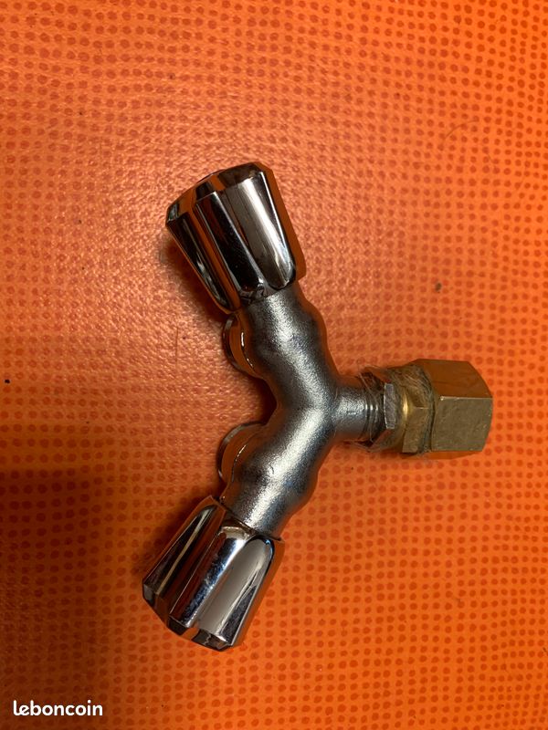 Robinet eau double sortie (image 1)