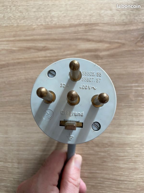 Fiche mâle industrielle Legrand 55857 – 32A 400V – triphasé 3P+N+T (image 3)