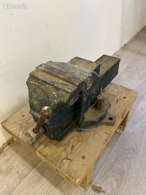 Lot de 3 anciens étaux en fonte – Bricolage / atelier (image 4)