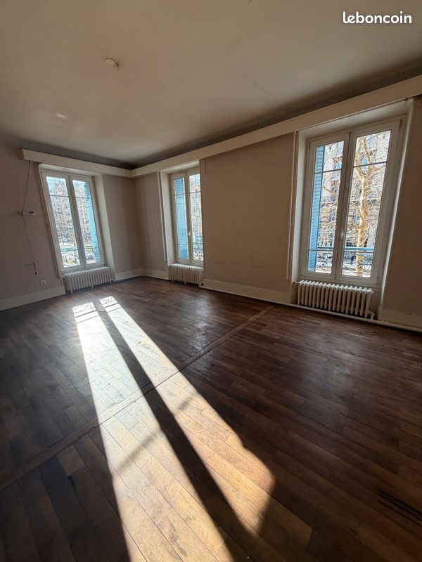 Appartement 4 pièces 111 m² · à Grenoble · 111 m² · 210 000 €