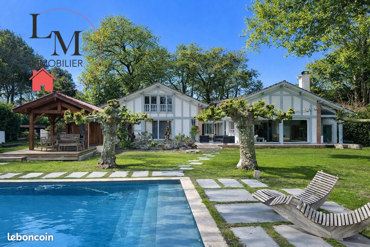 Maison 10 pièces 295 m² · à Tosse · 295 m² · 1 872 000 €
