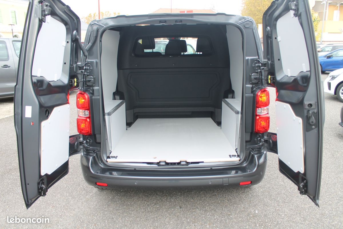 Citroën Jumpy III Fg Cabine approfondie 6 Places Taille M Blue HDI 180 S&S EAT8 Full équipés sortie 10/10/2025 - 10 Kilomètres, Prix Hors taxe : 29 900 Euros (image 8)