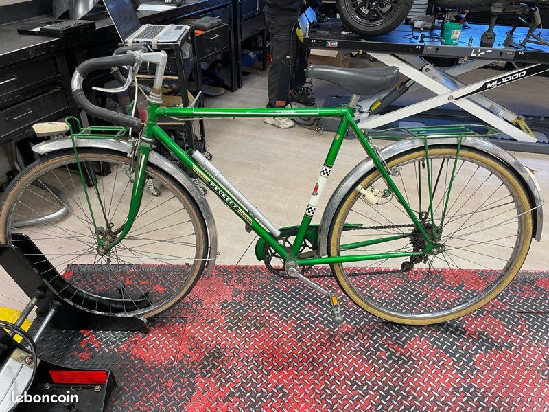 Vélo ancien de marque Peugeot - Vélos