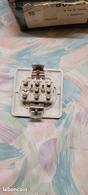 5 va et viens et poussoir legrand neptune 80227(ancien model) (image 3)
