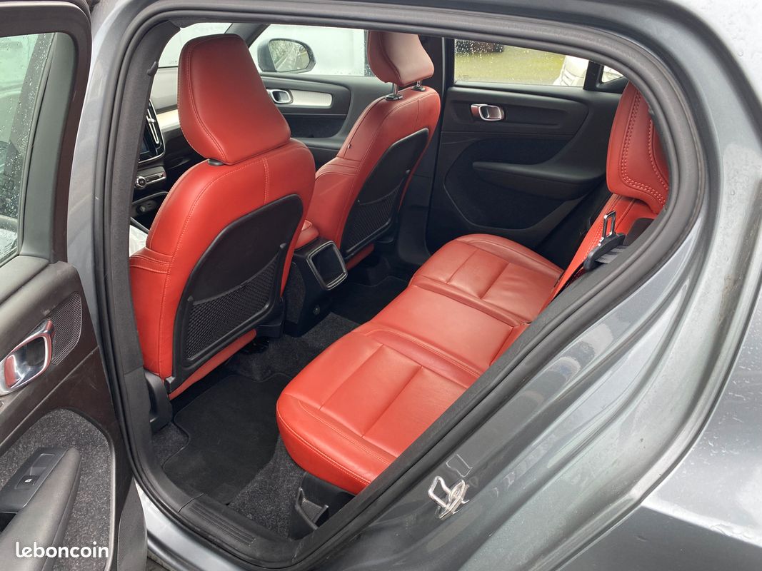 VOLVO XC40 D4 AWD AdBlue 190 ch Geartronic 8 Momentum (image 5)