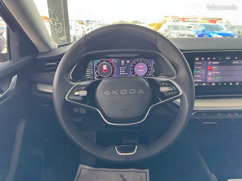 Skoda OCTAVIA COMBI 2.0 TDI SCR 150CH SELECTION DSG7 (image 11)