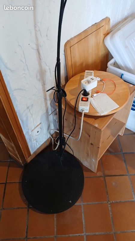 Pied de lampadaire sans globe (image 3)
