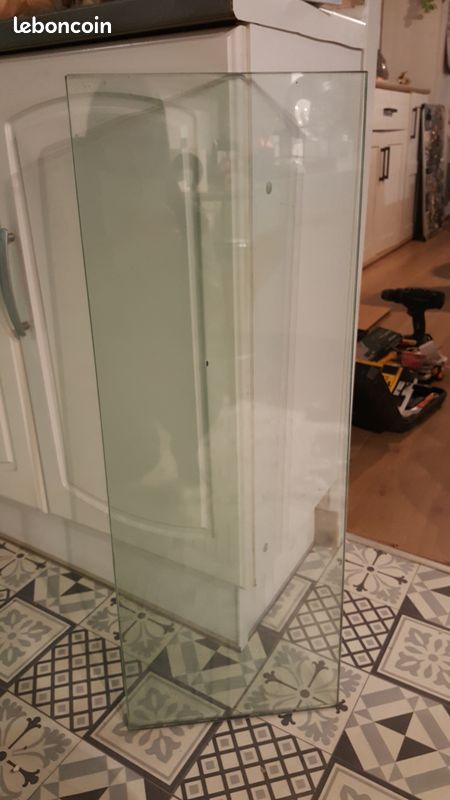 Etagères en verre (image 1)