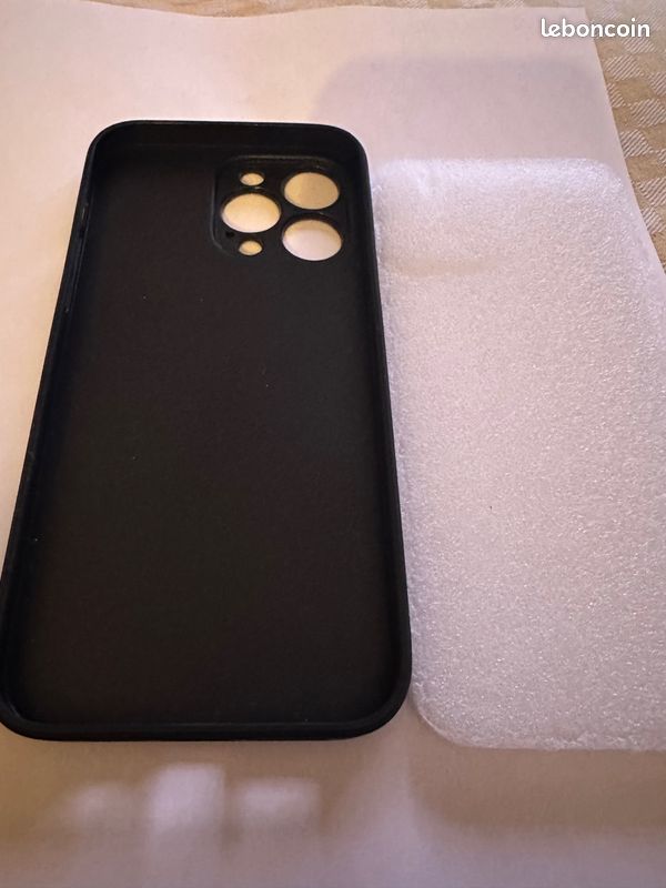 Etui cuir iPhone 14pro max (image 2)