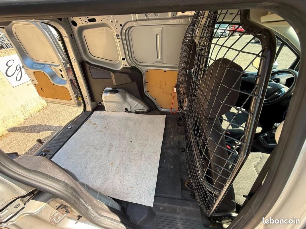 Ford Transit Courier 1.5 EcoBlue 100ch Carplay - Attelage - Pneus AR Neuf - Historique COMPLET (image 19)