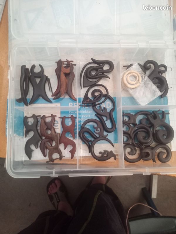 Lot 34 boucles d'oreilles bois (image 2)