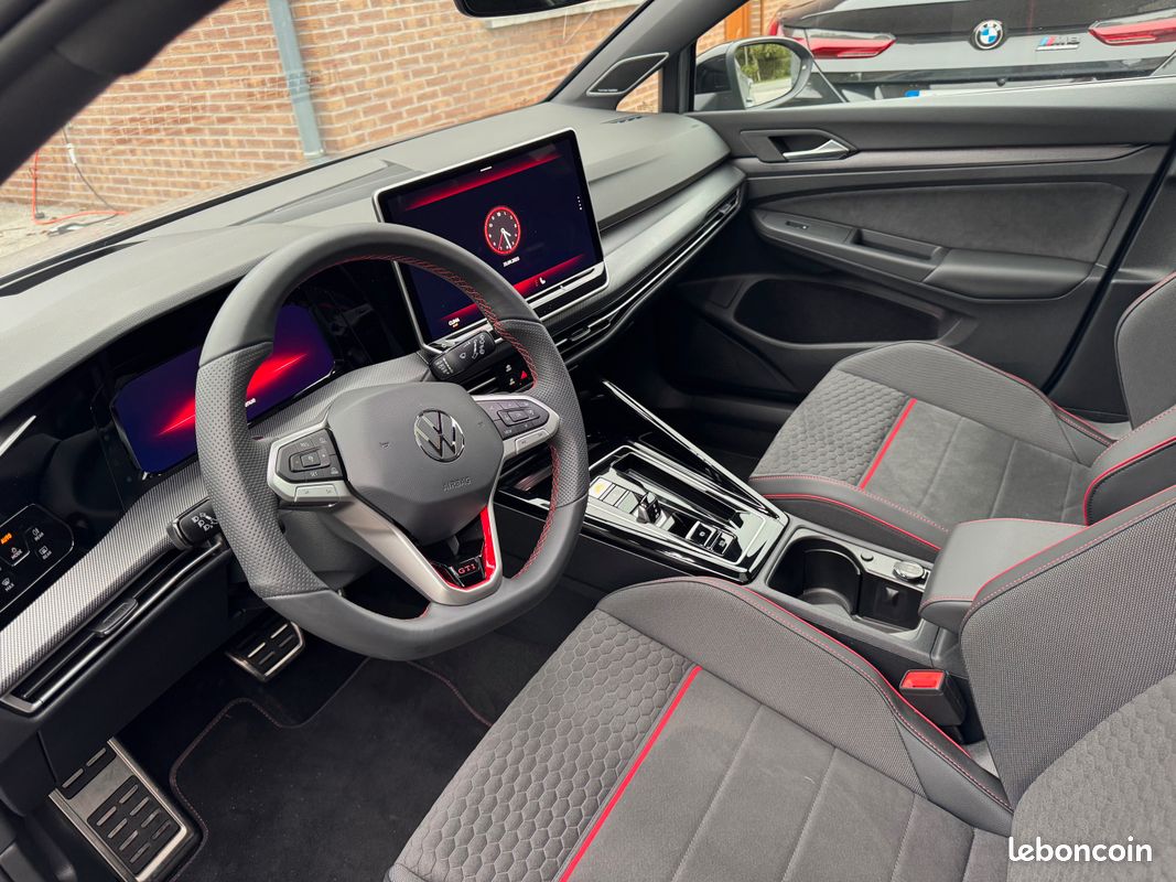 Volkswagen golf 8 gti clubsport face lift 4950 kms pack gti performance akrapovic dcc 270 km h area view harman kardon tete haute malus a prevoir (image 4)