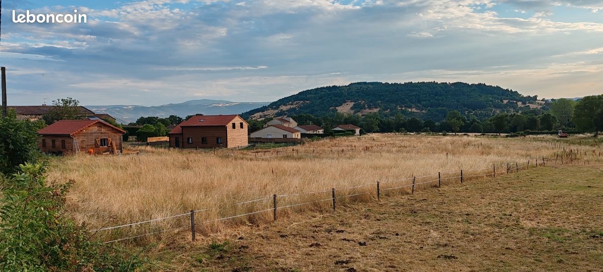 Grand terrain à lotir pour 4 lots · à Mazeyrat-d'Allier · 50 000 €