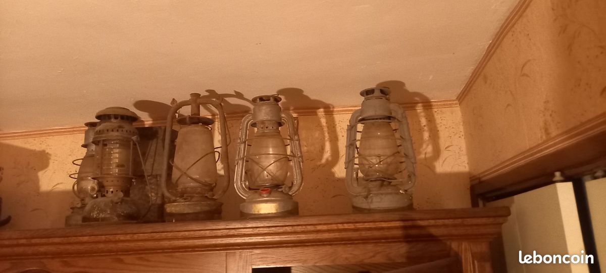 Lampe à pétrole ancienne en bon état (image 1)