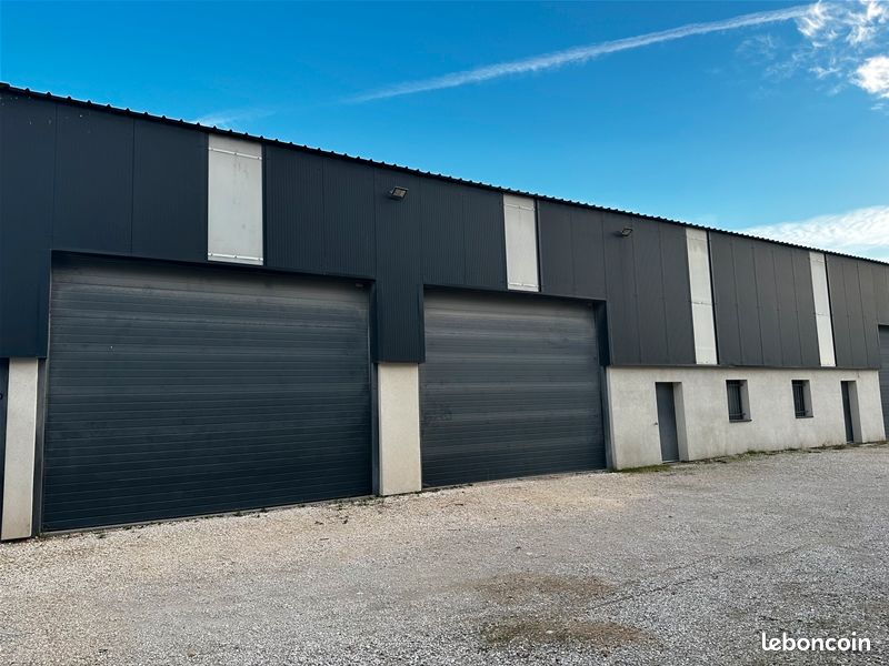 Local commercial 4 pièces 330 m² · à Vedène · 330 m² · 2 900 €/mois