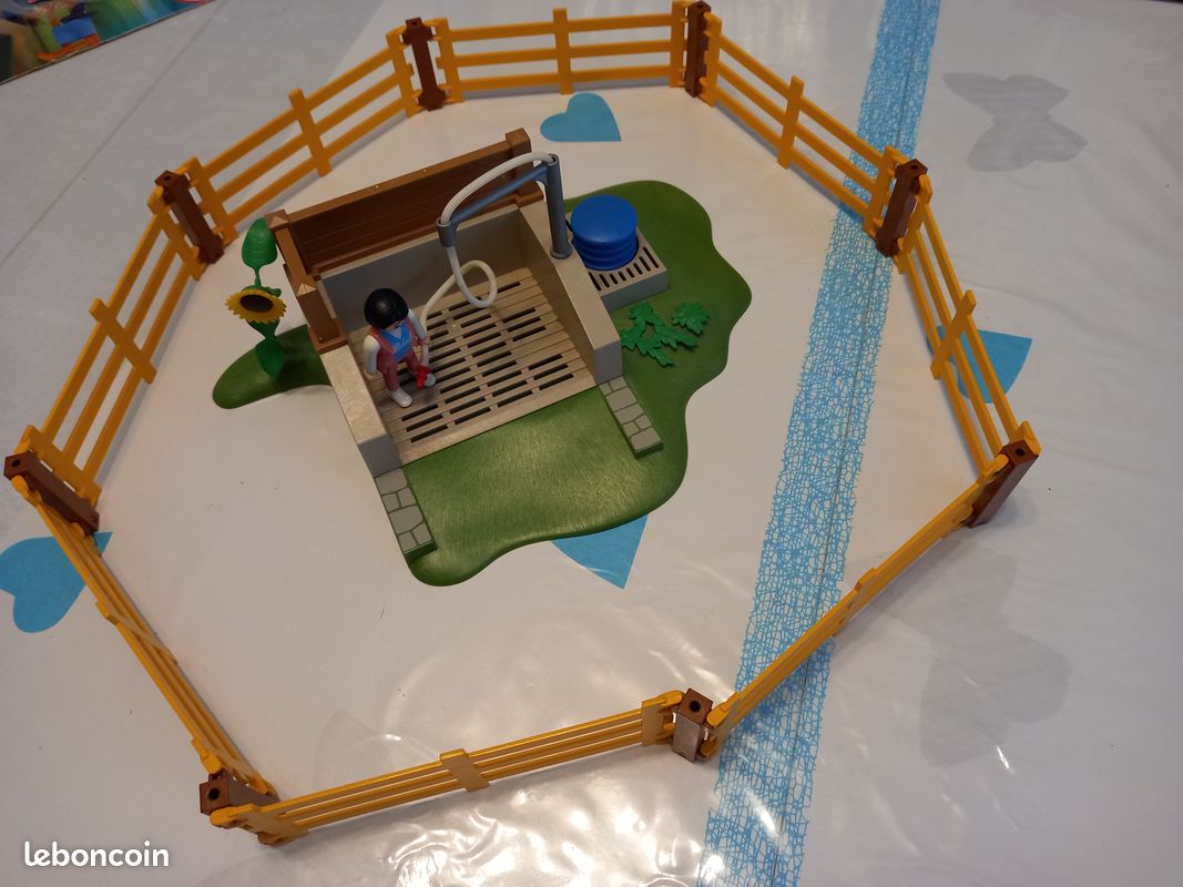 Playmobil – enclos et zone de lavage pour chevaux (image 1)