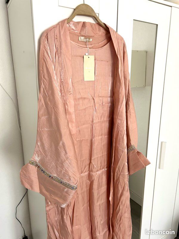 Tenue avec robe et veste kimono abaya longue couleur rose saumon