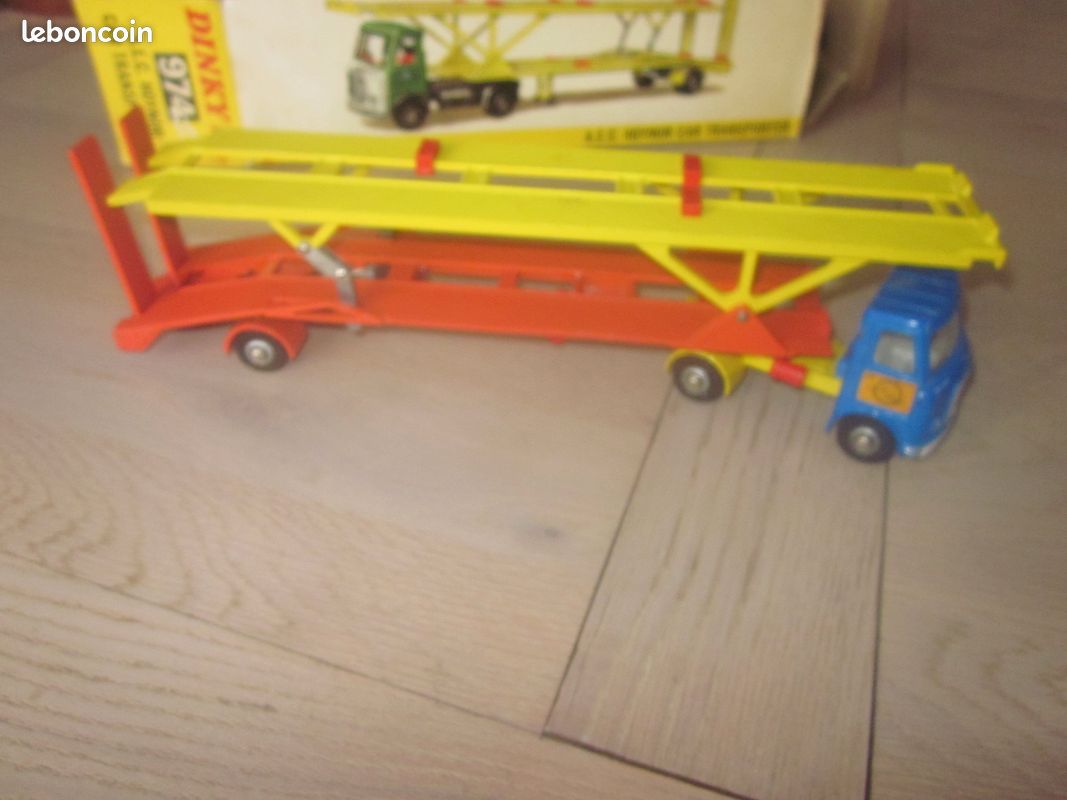 Dinky Toys 974 – Camion Porte-voitures AEC Hoyner (1960) état Neuf, Bleu/jaune/orange