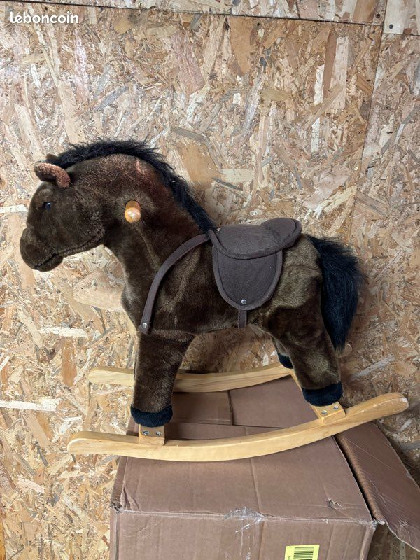 Cheval à bascule (image 1)