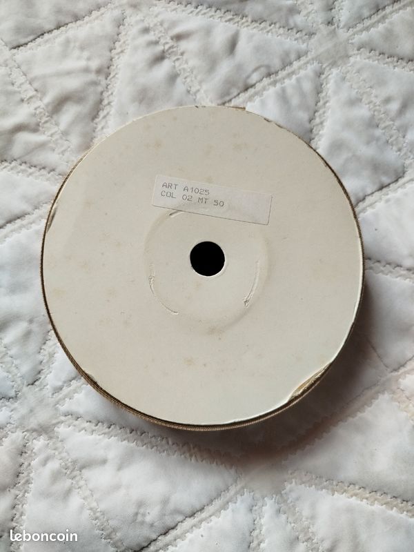 Rouleau de ruban satin (image 3)
