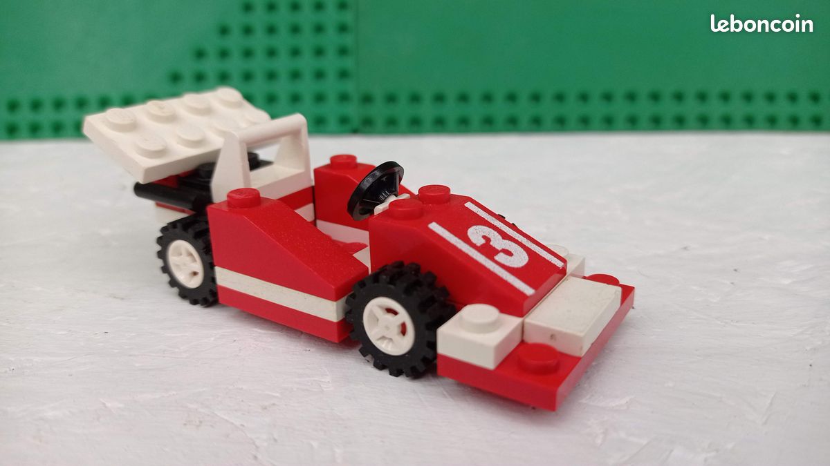 LEGO voiture de course formule 1 rouge n°3 (image 1)