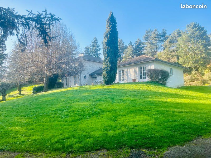 Maison 8 pièces 205 m² · à Saint-Chamond · 205 m² · 389 500 €