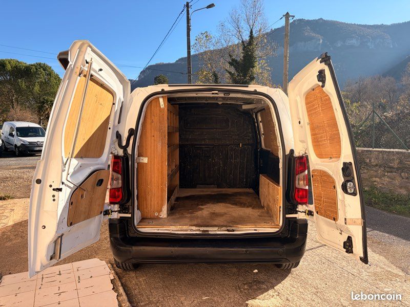 Citroën berlingo 1.5 hdi 130 cv eat 8 driver (image 4)