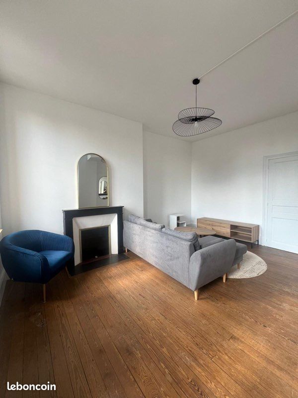 Appartement 6 pièces 135 m² · à Moulins · 135 m² · 1 400 €