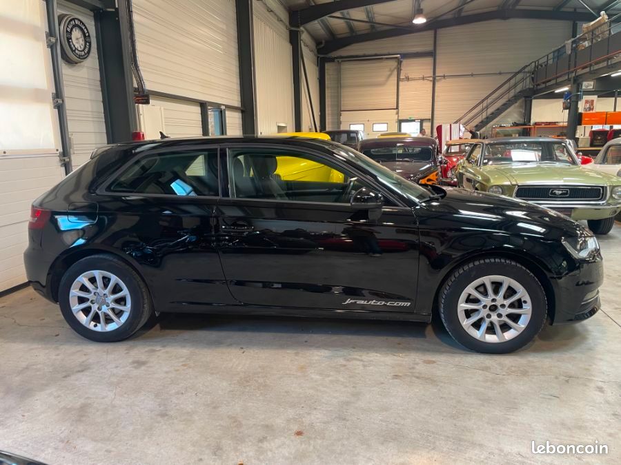 Audi A3 1.6 tdI 105 cv AMBIENTE 105cv 3P BVM (image 11)