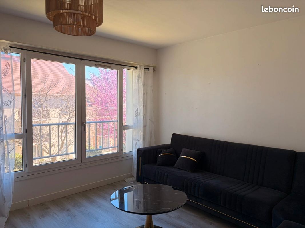 Appartement 4 pièces 79 m² · à Poissy · 79 m² · 240 000 €