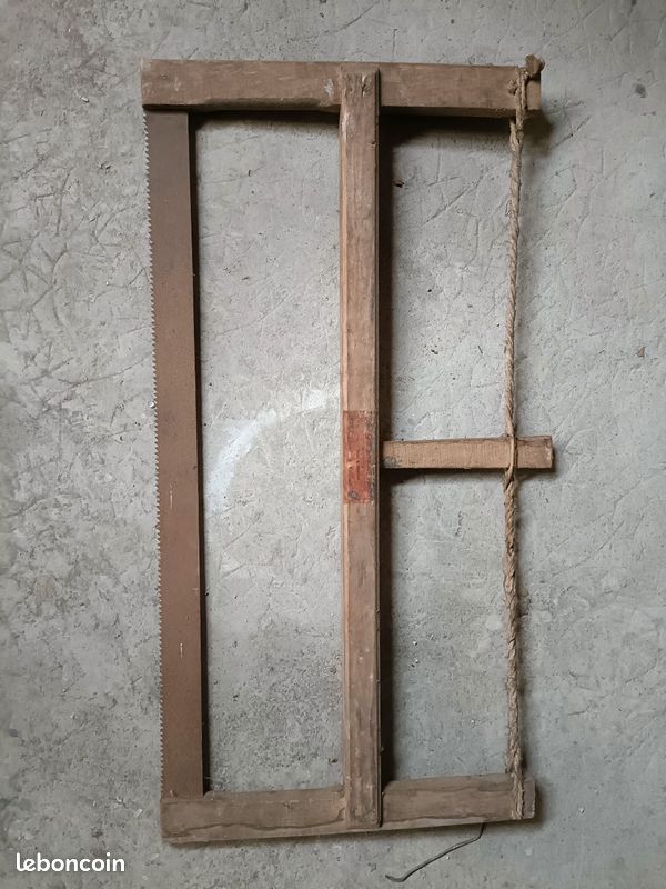 Scies anciennes en bois (image 1)
