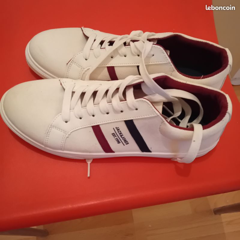 Baskets New Balance 2002R - Taille 44, Bleu, Style Sportif - Neuf Avec Boîte
