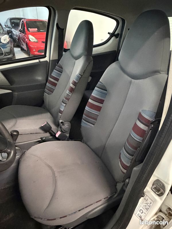 CITROEN C1 1.0i 68ch Sensodrive CONFORT 5P (image 7)