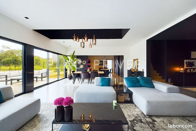 Maison 10 pièces 270 m²