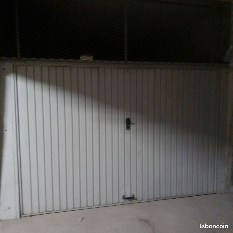 Garage à louer · à Vauvert · 100 €/mois
