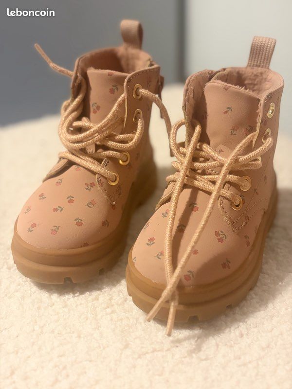 Chaussures bottes enfants T22 (image 1)